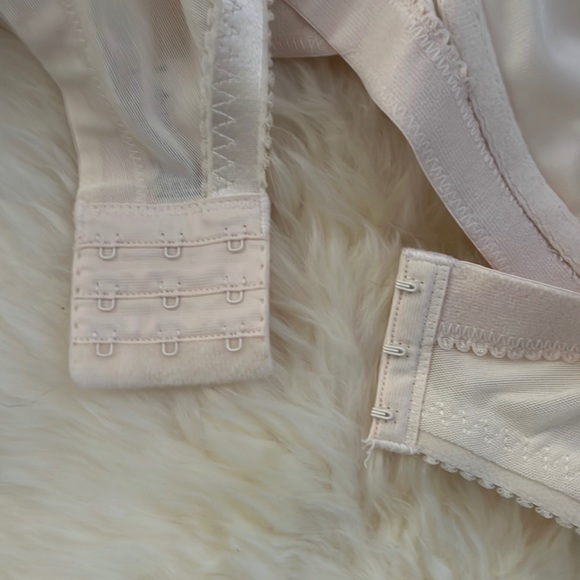 Elila Cream Wirefree Bra 1307 Satin Microfiber Softcup 44D 46D 38E/DD 42E 44C - Picture 5 of 11